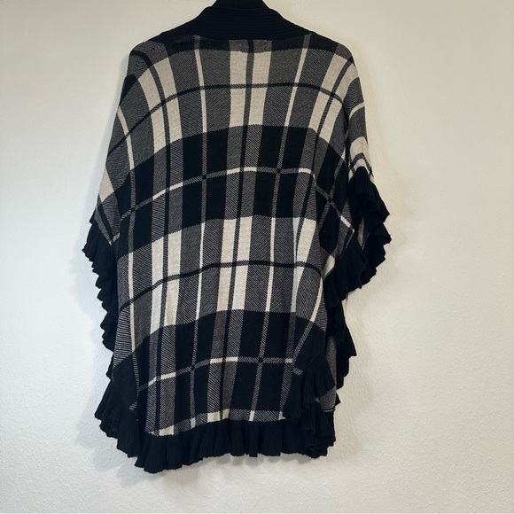 Joseph A. Preppy Women's Black and Cream Plaid Cardigan Sweater - Picture 3 of 10